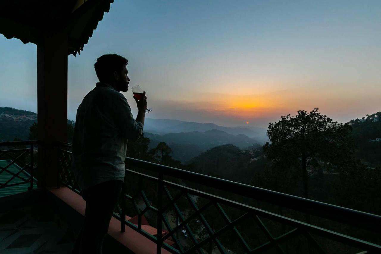 Stayvista At Cecil Cottages With Barbeque, Hill View 卡绍利 外观 照片