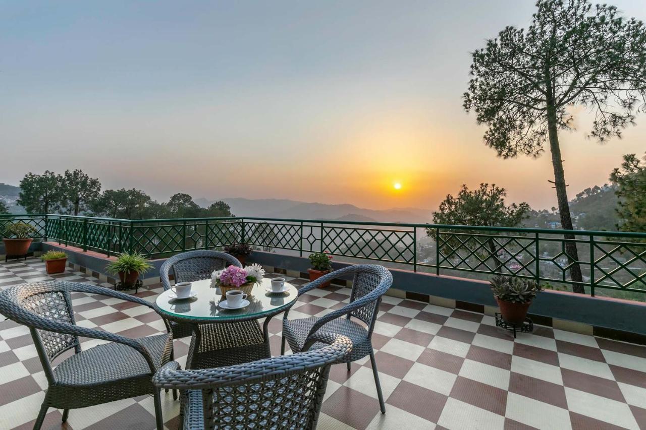 Stayvista At Cecil Cottages With Barbeque, Hill View 卡绍利 外观 照片