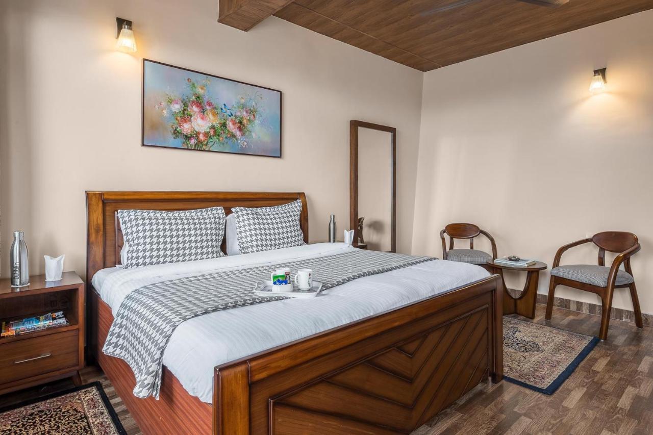 Stayvista At Cecil Cottages With Barbeque, Hill View 卡绍利 外观 照片